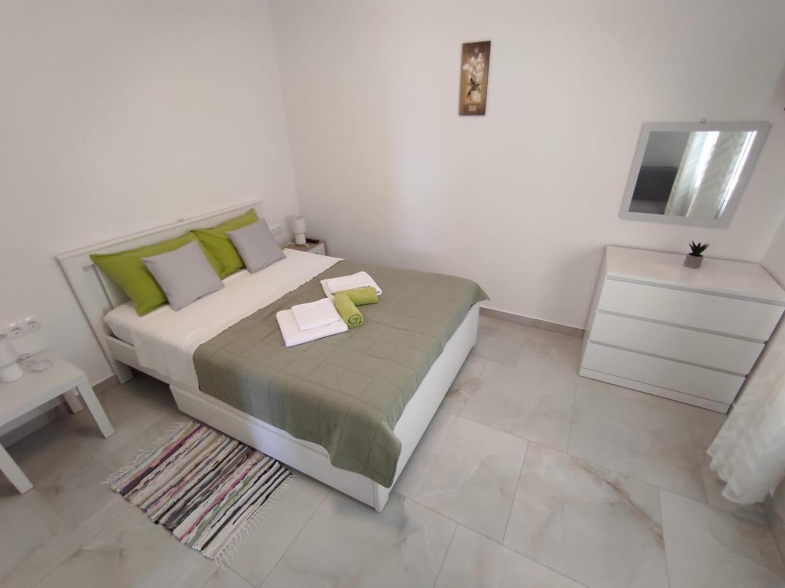 Apartment With Terrace And Garden Pirovac Exterior foto