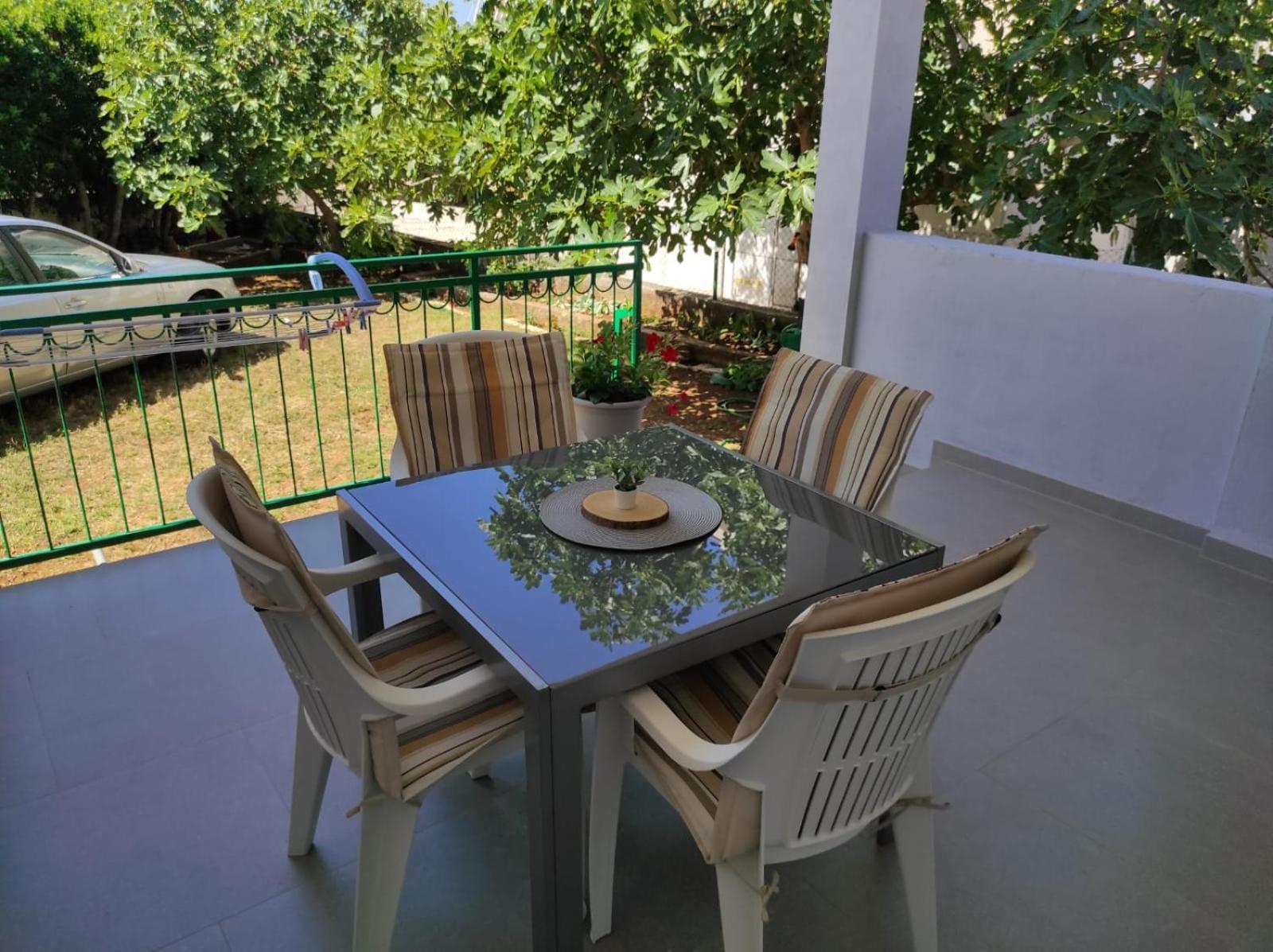 Apartment With Terrace And Garden Pirovac Exterior foto